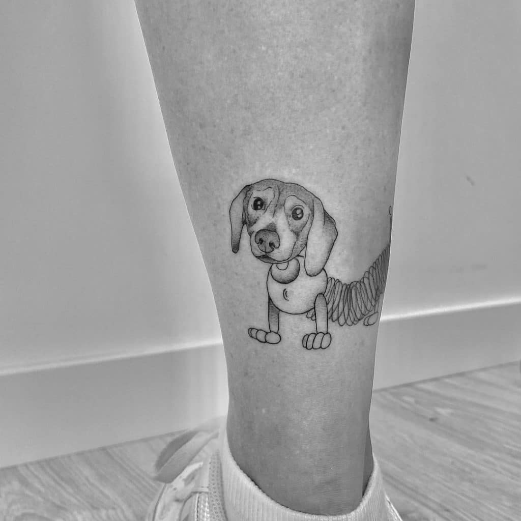 tatuaje perro salchicha
