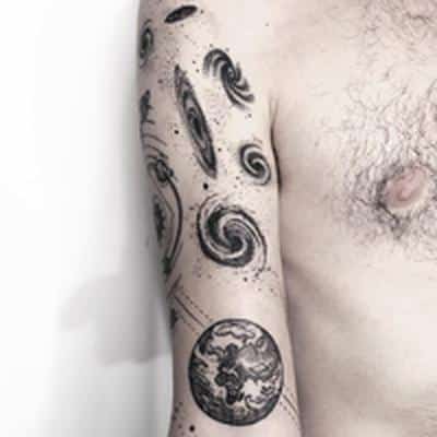 tatuaje planetas manga