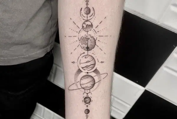 tatuaje planetas