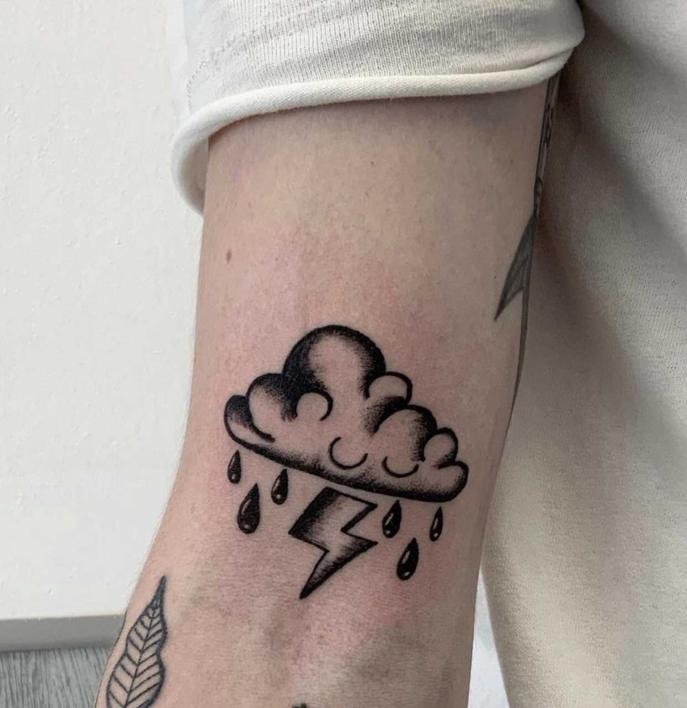 tatuaje rayo lluvia