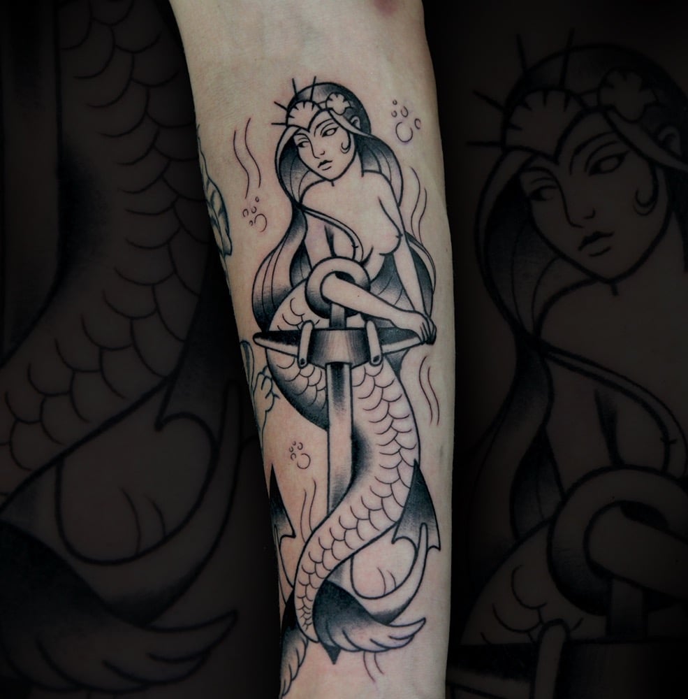 tatuaje sirena brazo