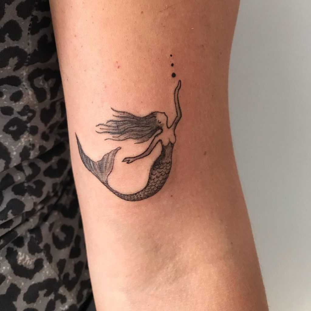 tatuaje sirena pequeño