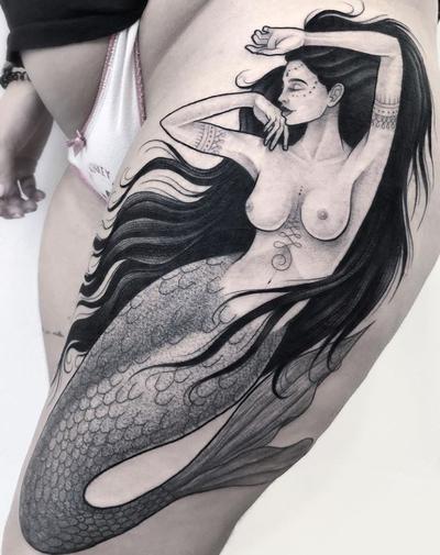 tatuaje sirena muslo