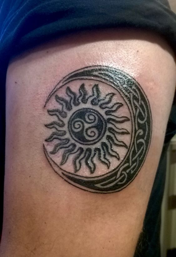 tatuaje sol y luna celta