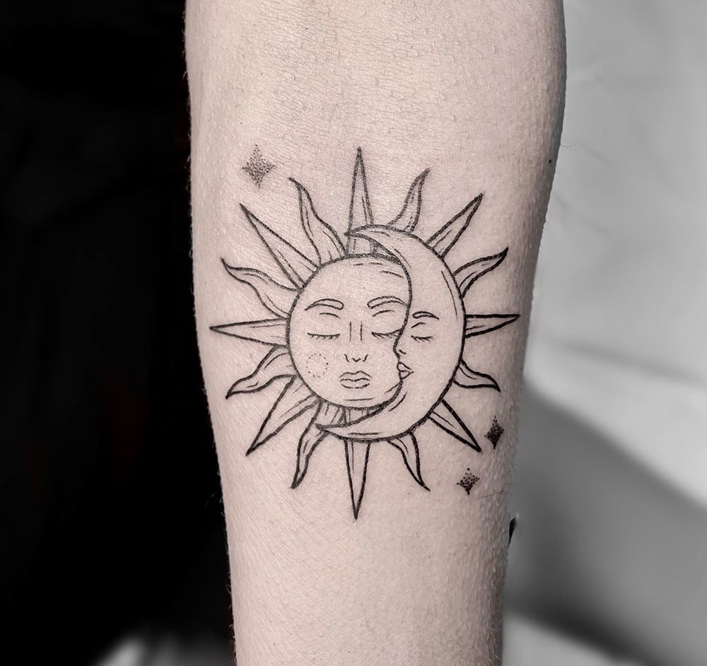 tatuaje sol y luna fineline