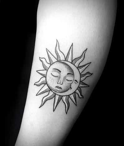 tatuaje sol y luna pequeño