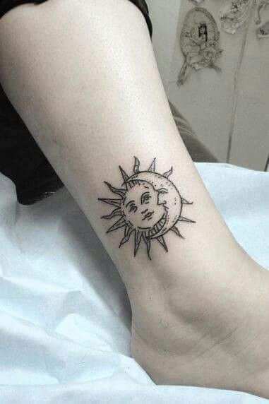 tatuaje sol y luna pierna