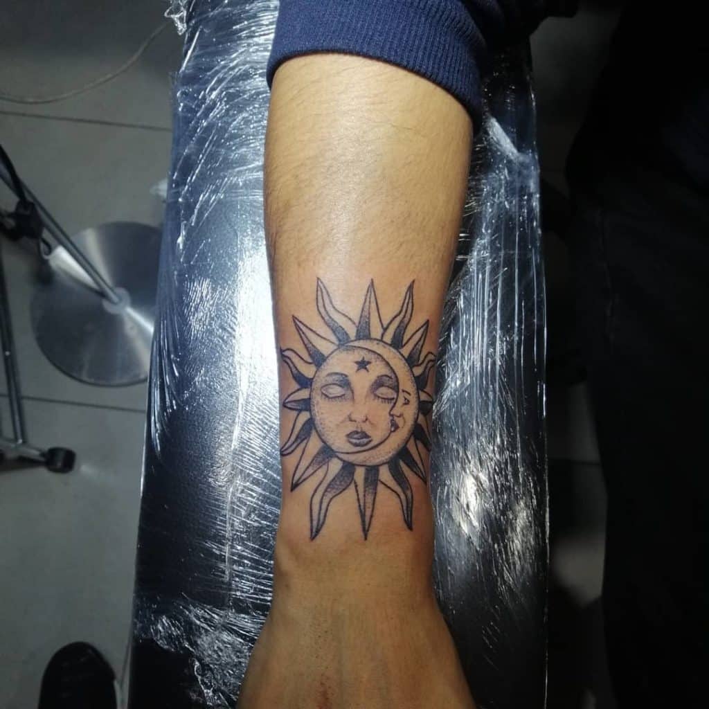 tatuaje sol y luna negro