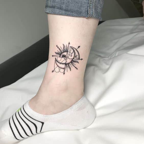 tatuaje sol y luna tobillo