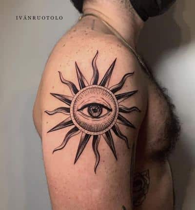 tatuaje sol y luna hombro