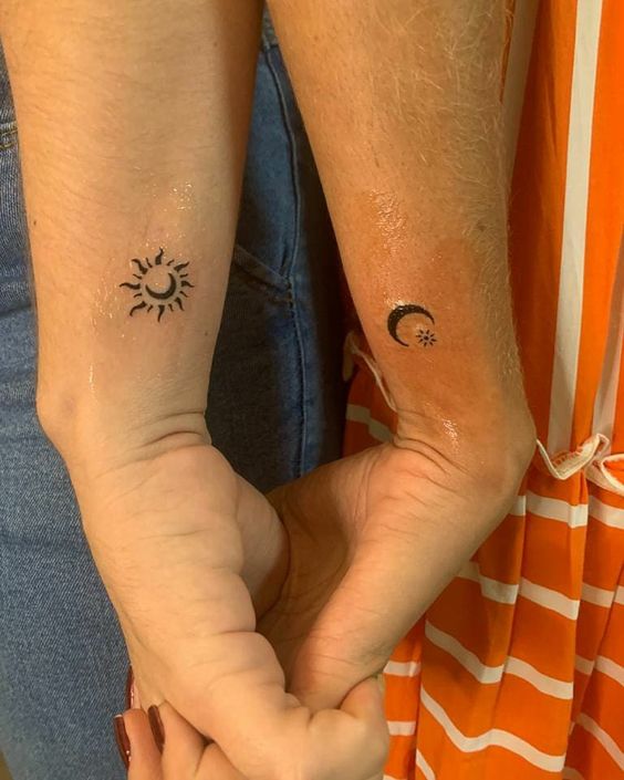 tatuaje sol y luna amigas