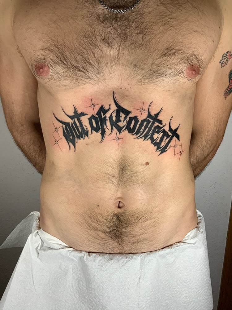 tatuajes abdomen lettering