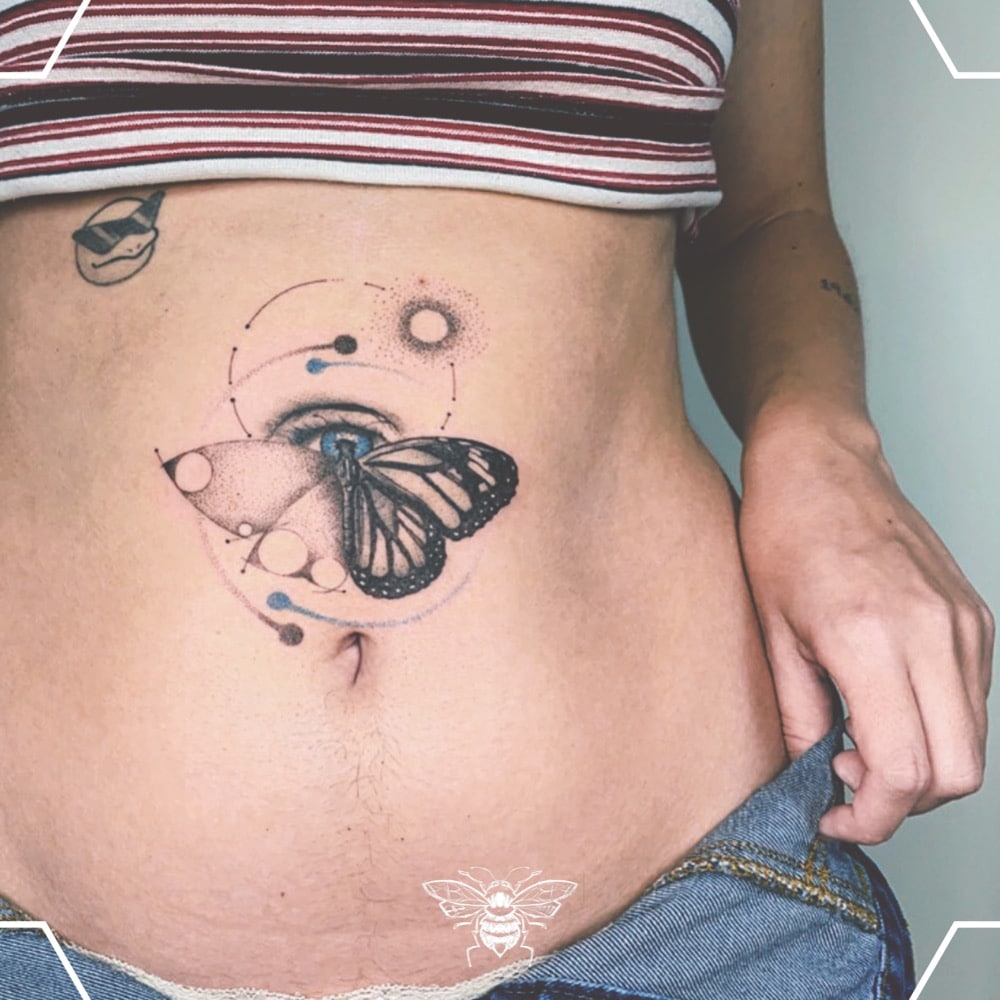 tatuajes abdomen mariposa