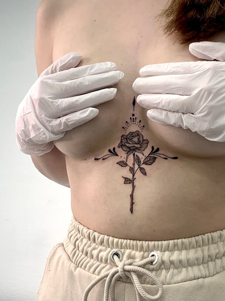 tatuajes abdomen rosa