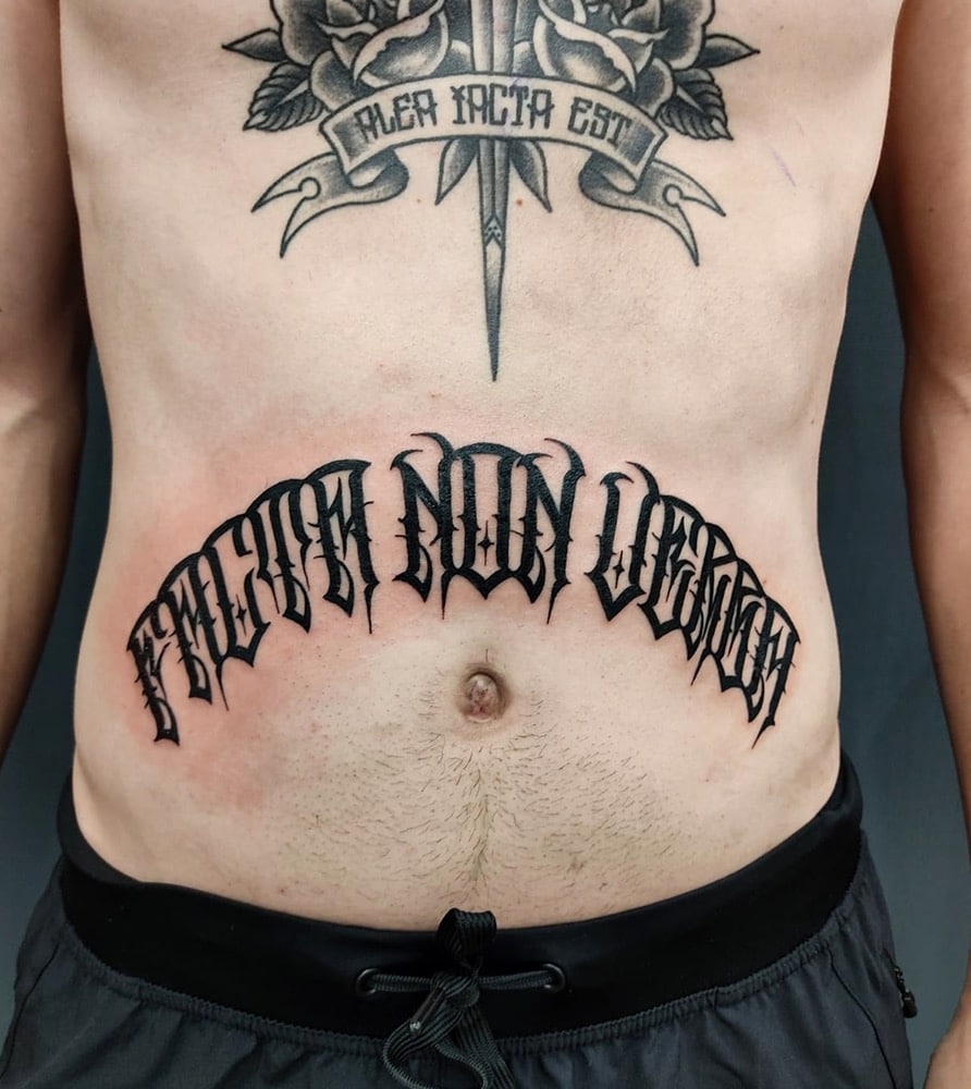 tatuajes abdomen frase