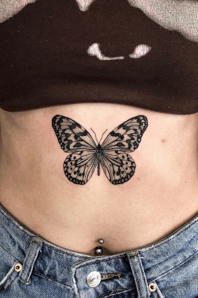 tatuajes abdomen mariposa