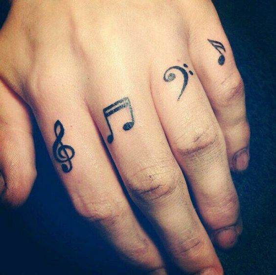 tatuajes dedos símbolos