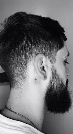 tatuajes detrás de la oreja fe