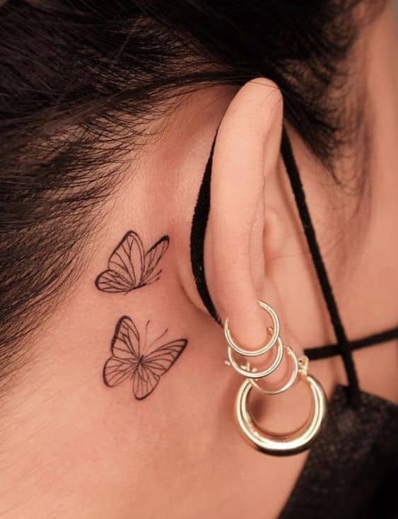 tatuajes detrás de la oreja mariposa