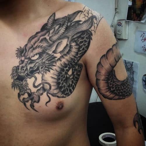 tatuajes dragones pectoral