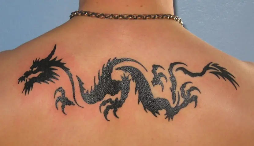 tatuajes dragones nuca