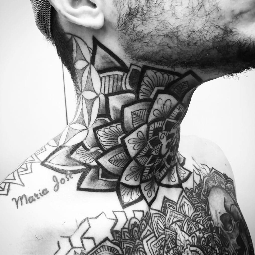 tatuajes en el cuello mandala