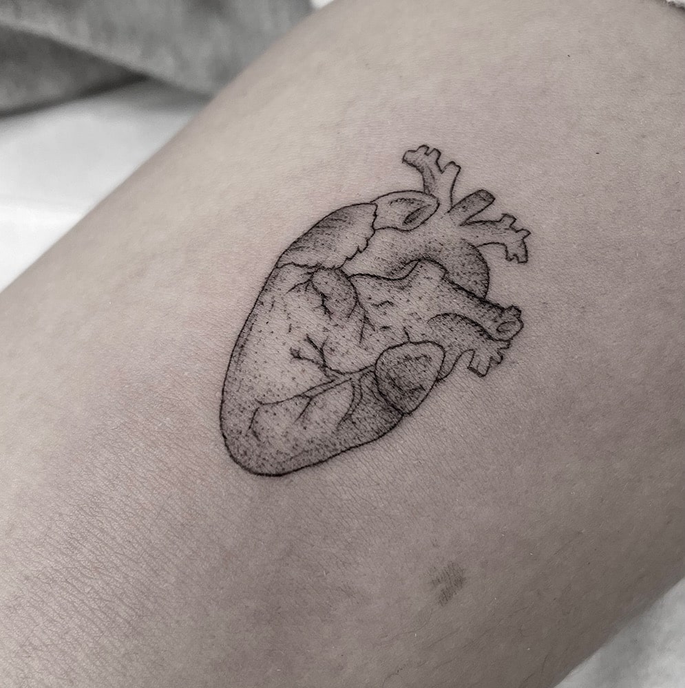 tatuajes en la muñeca corazón