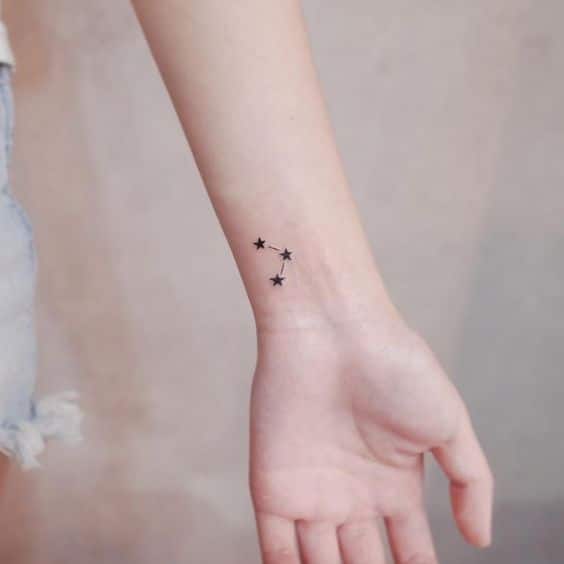tatuajes estrellas minimalismo