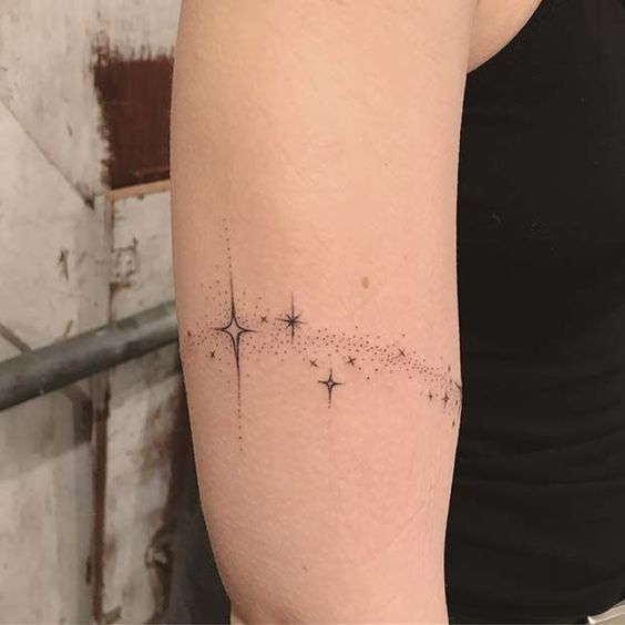 tatuajes estrellas brazalete