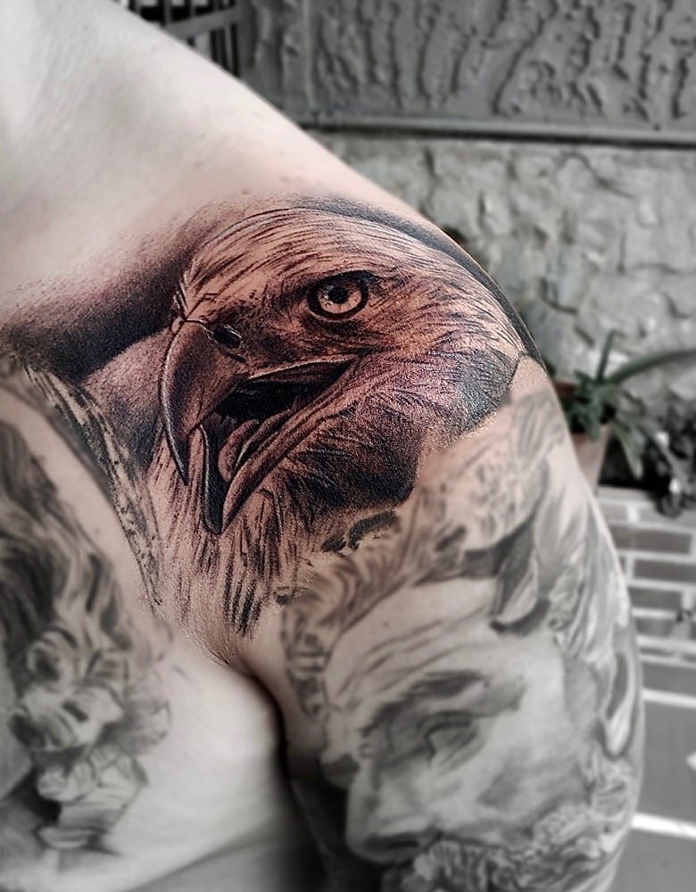tatuajes hombro águila