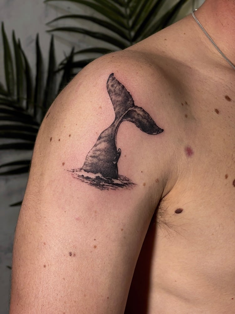 tatuajes hombro ballena