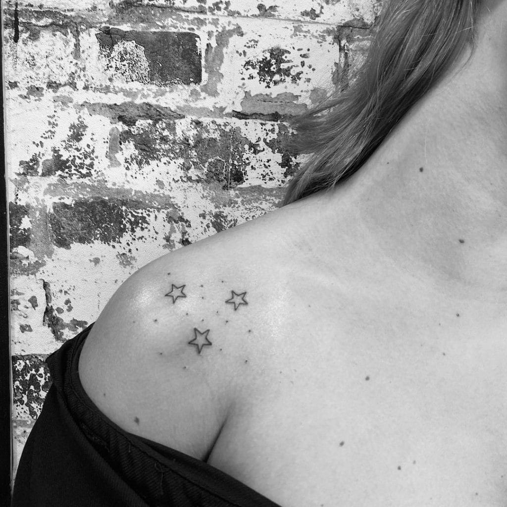 tatuajes hombro estrellas