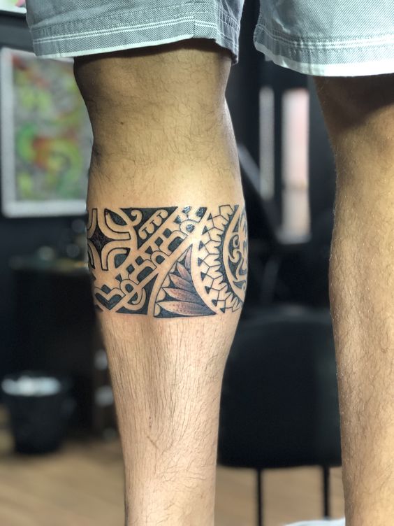 tatuajes mayas pierna