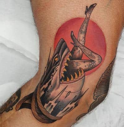 tatuajes tiburón atacando