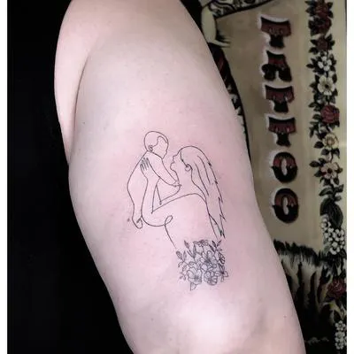 tattoo silueta madre hija