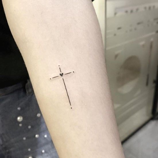 tatuaje cruz simple