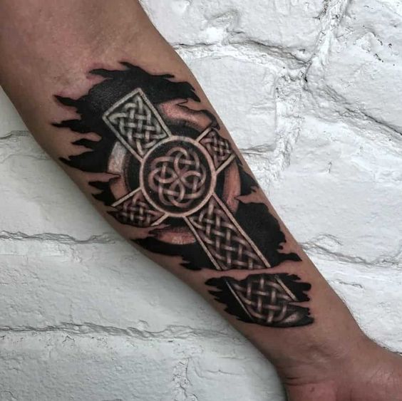 tatuaje cruz celta