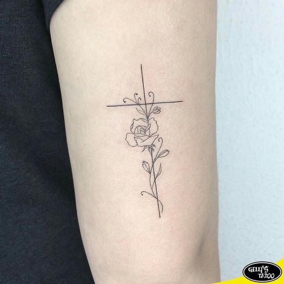 tatuaje cruz rosas