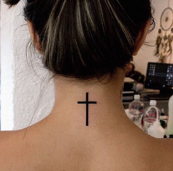 tatuaje cruz simple