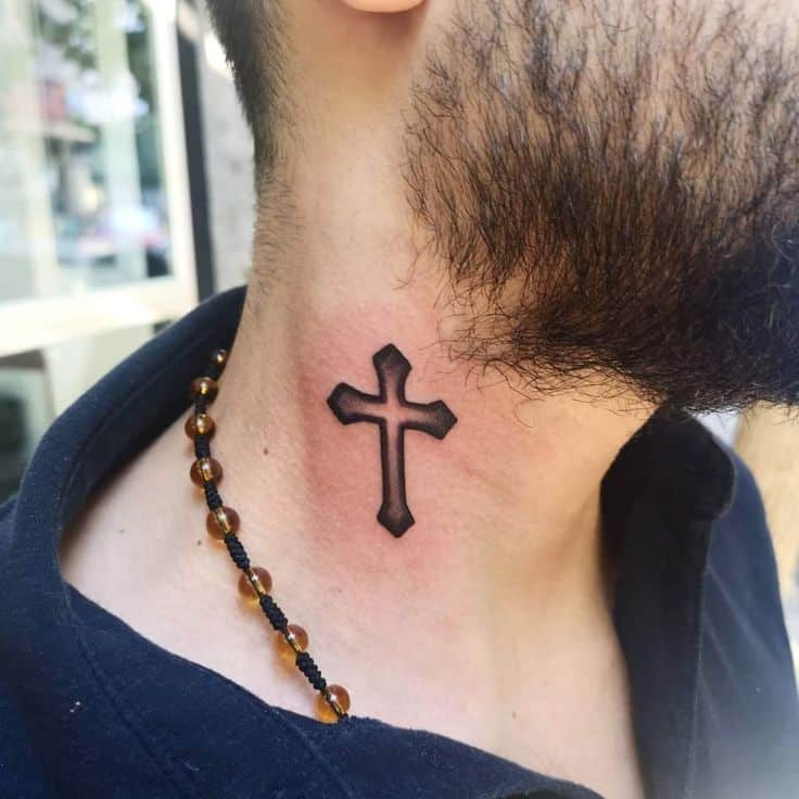 tatuaje cruz cuello