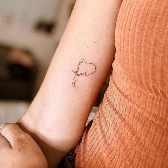 tatuaje elefante sencillo