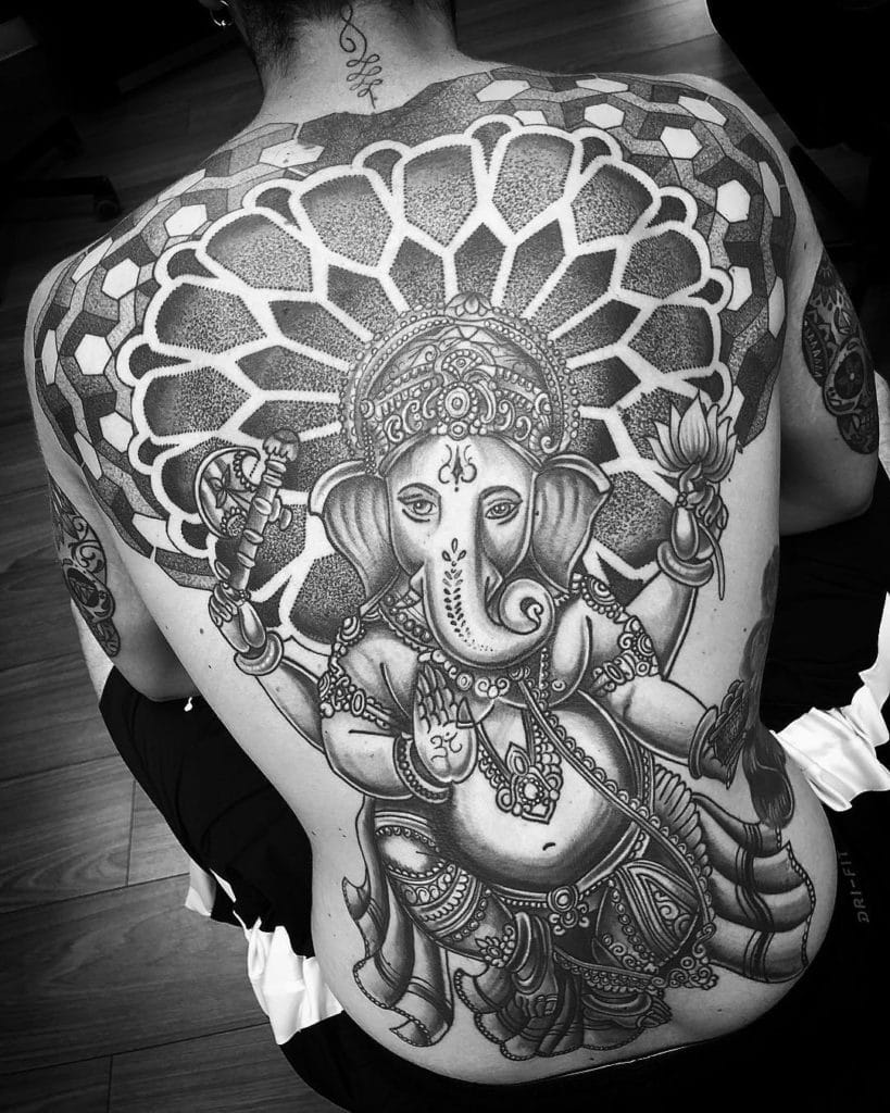 tatuaje elefante geométrico