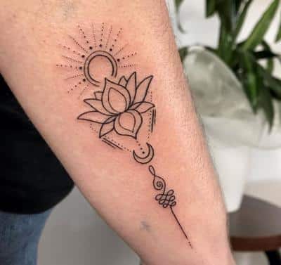 tatuaje flor de loto pequeño