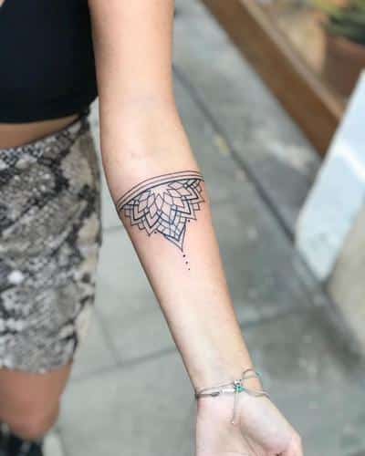 tatuajes flor de loto sencillos