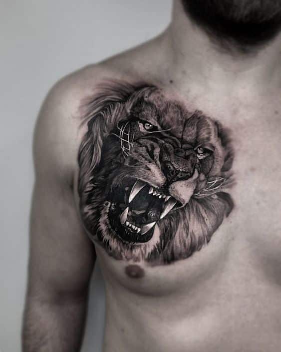tatuaje pecho león hombre