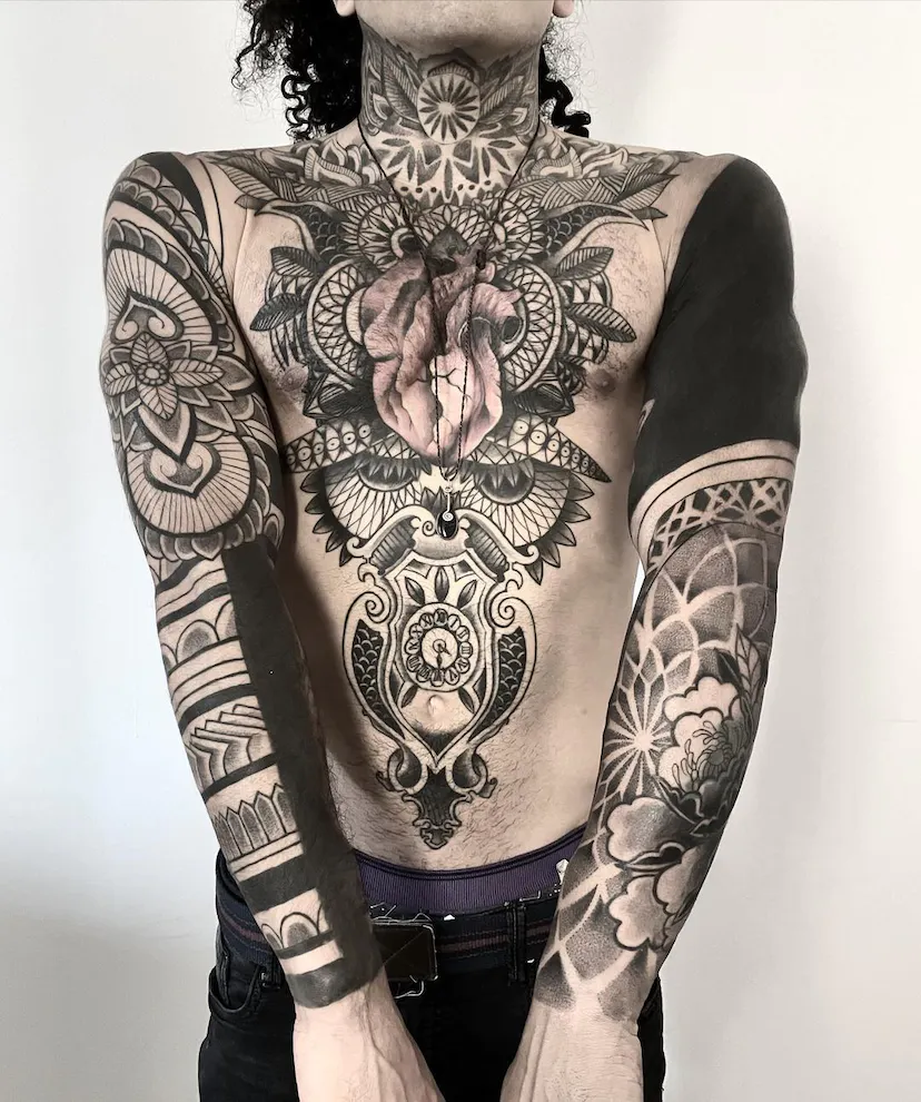 tatuaje pecho torso 
