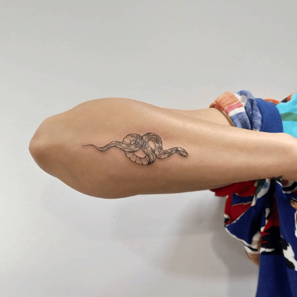 tatuaje serpiente pequeño