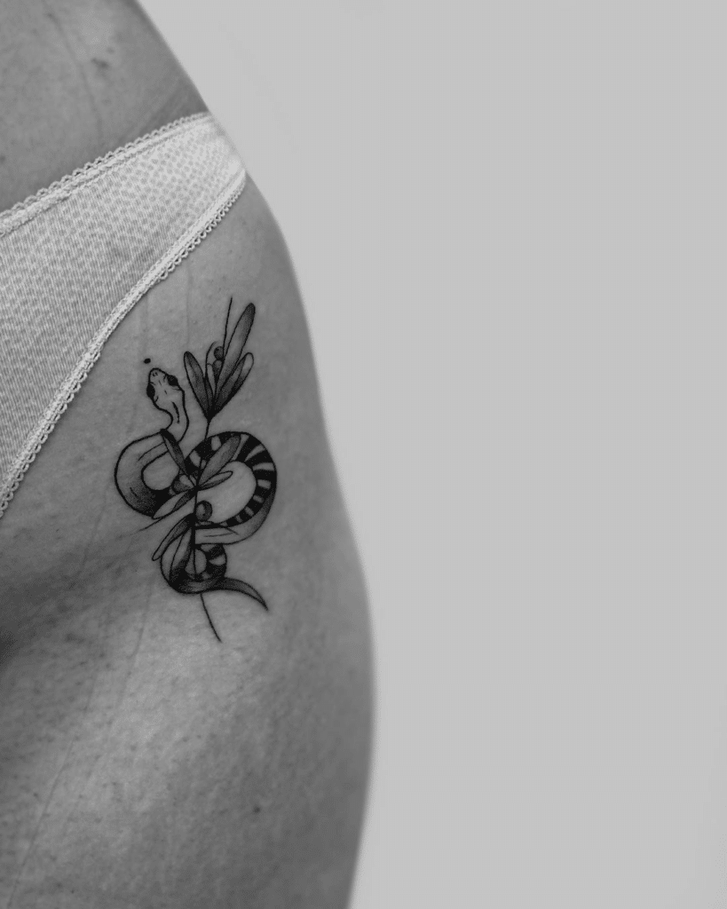 tatuaje serpiente ingle