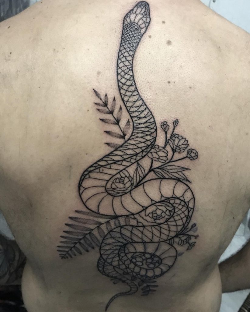 tatuaje serpiente espalda
