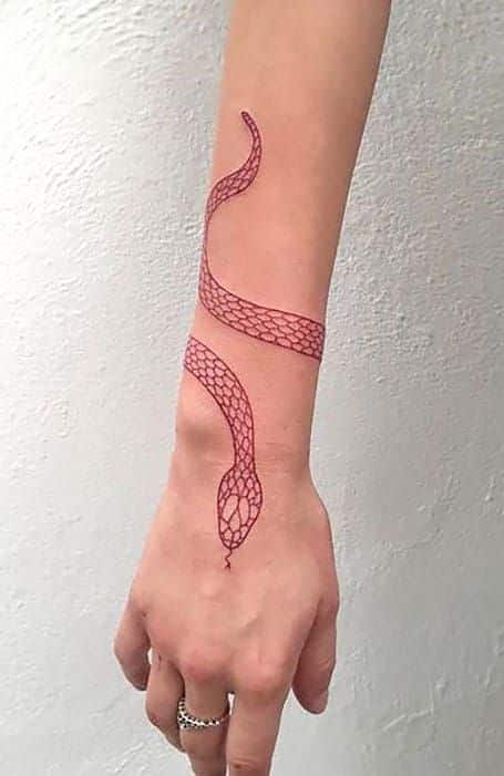 tatuaje serpiente roja